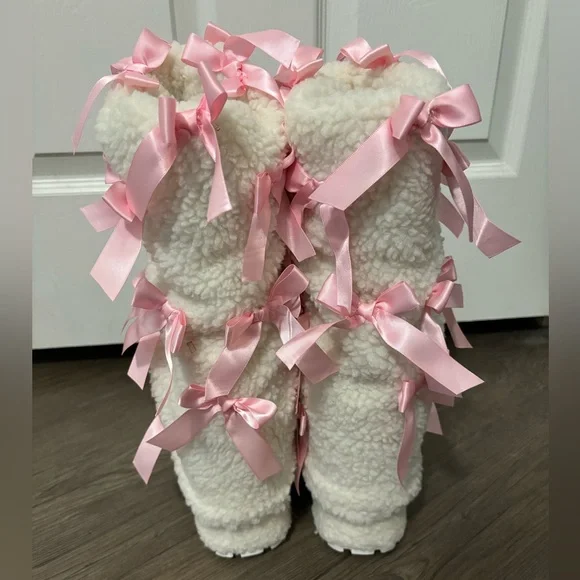 NWOB Dolls Kill / Sugar Thrillz Pinky Promise Snuggle Wonderland Platform Boots - Picture 6 of 6
